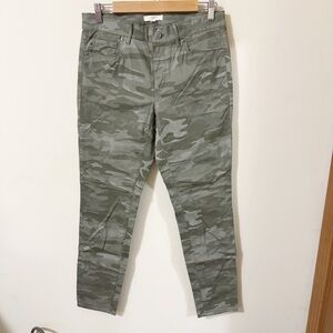 NWT Loft Camo Womens Pants Size 6